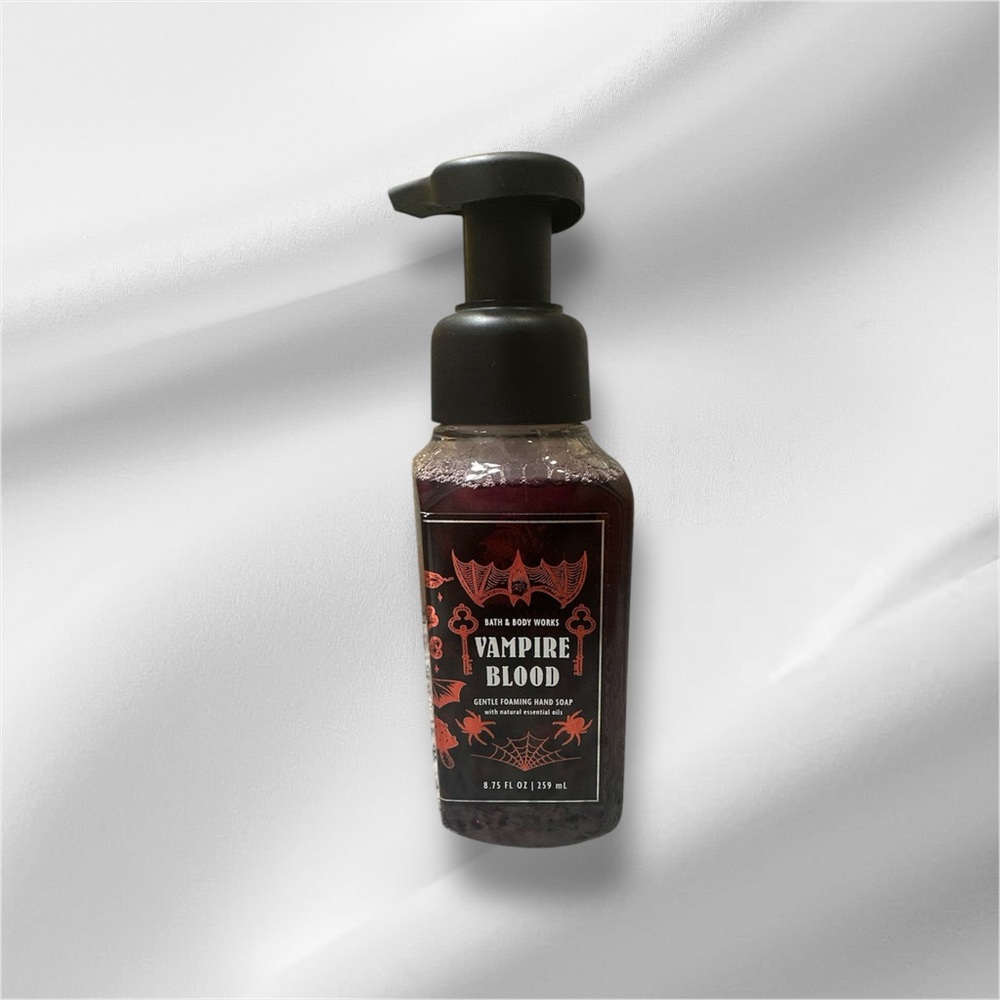 Bath & Body Works Vampire Blood Foaming Hand Soap - Black